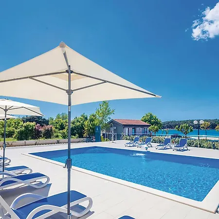 Awesome In With House Sea View Apartman *