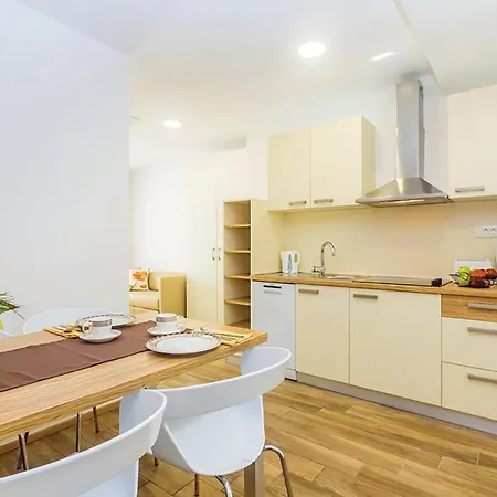 Apartman Awesome In With House Sea View