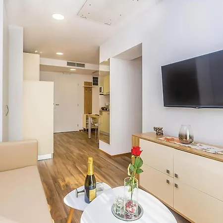Apartman Awesome In With House Sea View