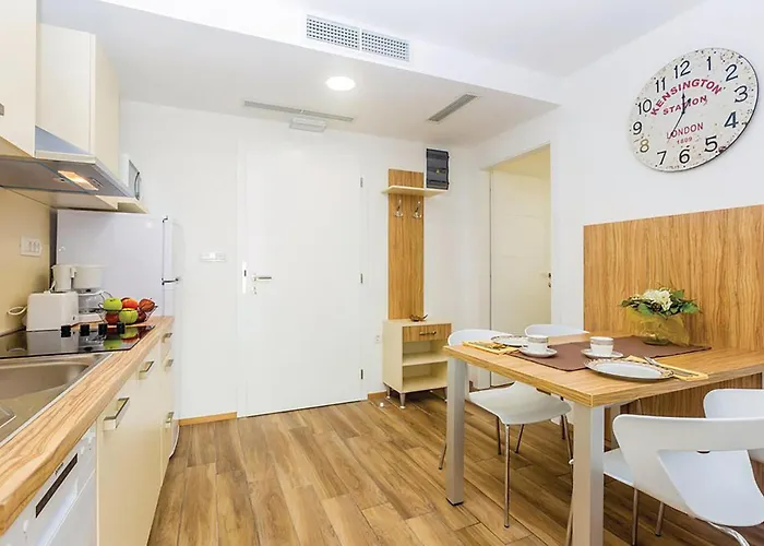 Апартаменты Gorgeous In With Wifi